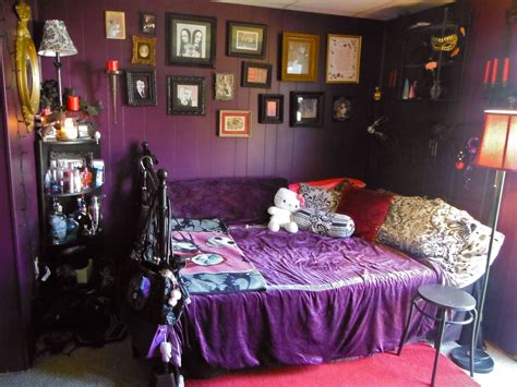 I Like This Bedroom Setup Deep Dark Purple Looks Lovely Also Has A