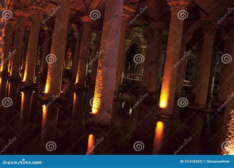 Estambul Turquía Cisterna De La Basílica Palacio Hundido Foto de archivo Imagen de palacio