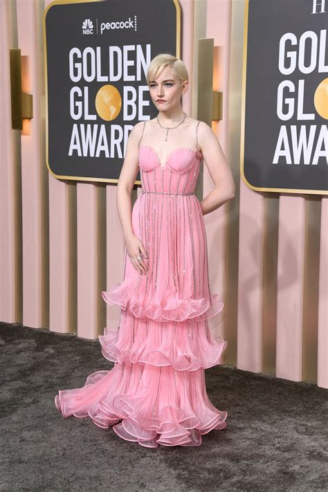 Julia Garner Wore Pink Gucci Gown Golden Globes 2023