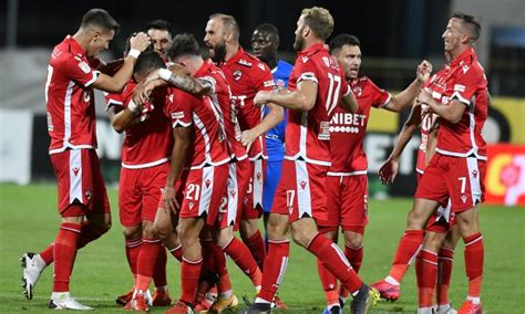 Dinamo şi fcsb îşi bat joc de cupă. Dinamo trece de FCSB și scoate din Cupa României ...