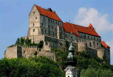 Bitte alles anbieten, hier in kleinanzeigen. Hauptburg Burghausen Castle | Burghausen castle, Burg ...