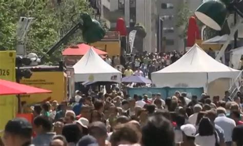 Don't hesitate and download sirius christmas music let yourself be carried away by the best vibes that christmas has. Canadian comedians not laughing at Canadian radio takeover from U.S. - RCI | English