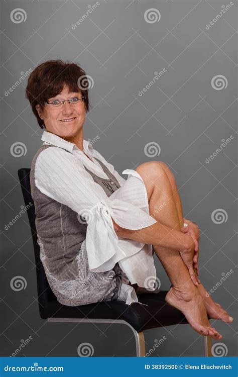 Фото красивых бабушек разведенными ногами Много фото