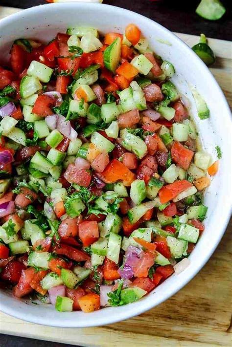 Israeli Salad Recipe Recipe Middle Eastern Salads Middle Eastern