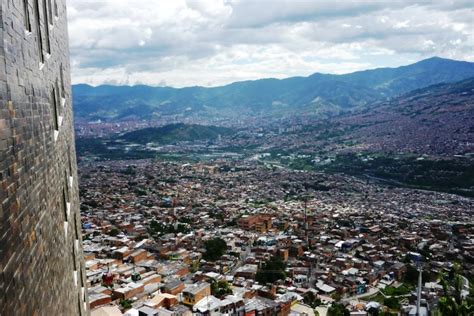 Medellín La Ciudad De La Eterna Primavera Quaderns De Bitàcola