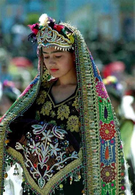 Universalbeauty Uzbek Girl In Traditional Uzbek Clothing