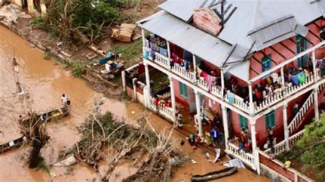‘there Is Death All Over Cyclone Idai Toll Rises Above 300 As