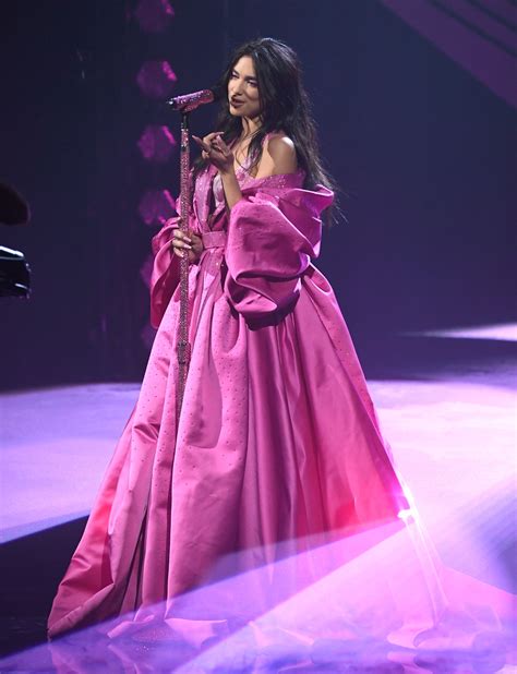Dua Lipas Epic Grammys Versace Dress Twinkled Like The Northern Lights