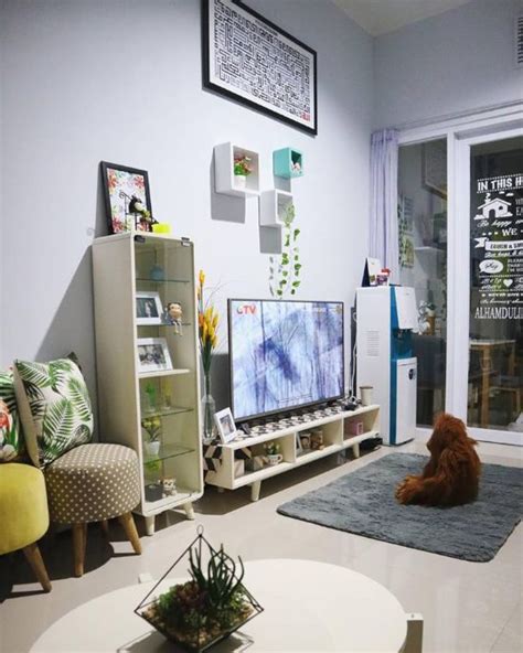 Selain itu, kelembutan warna krem juga tidak mencolok. Interior rumah kecil nan cantik dengan indoor garden ...