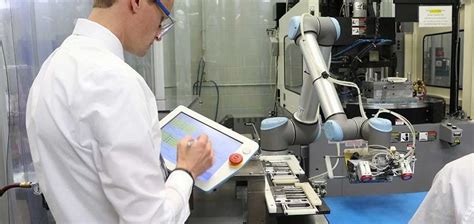 로봇 도입을 위한 중소 제조업체의 5가지 필수 요구사항 로봇 전자제품 협동