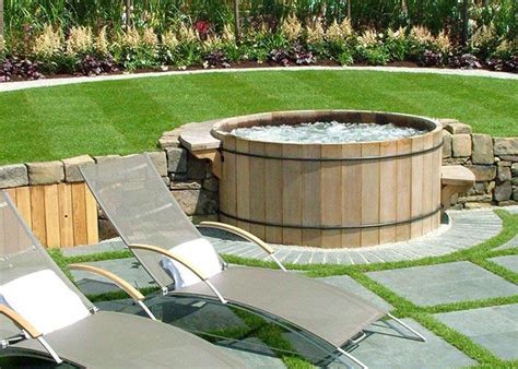 Round Western Red Cedar Hot Tubs Roberts Hot Tubs Hot Tub Garden