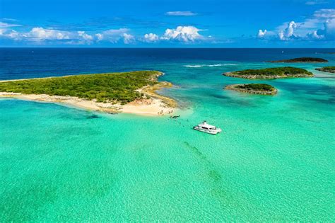 700 islands & cays, 100,000 sq miles of the most beautiful waters. 20 Amazing Things The Bahamas Is Known For | SANDALS