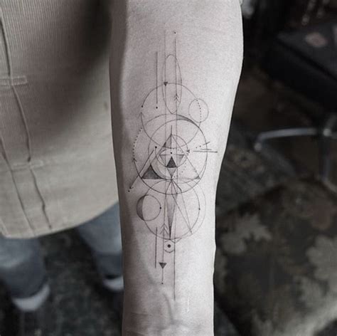 Intricate Geometric Forearm Tattoo 595×593 Pixeles Diseños De