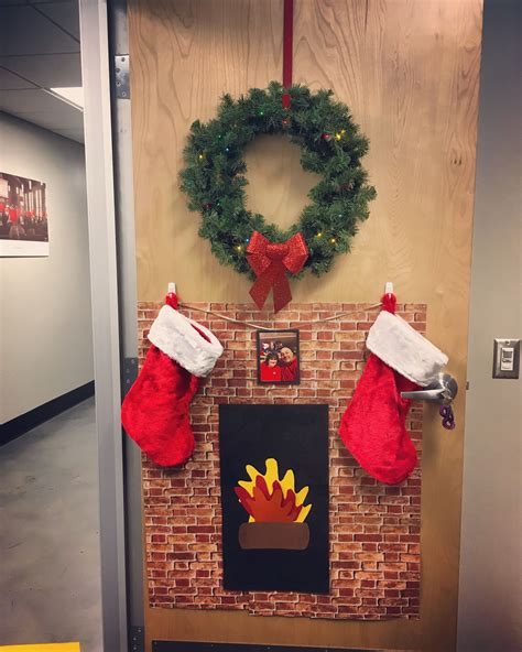 10 Office Door Christmas Decoration Ideas
