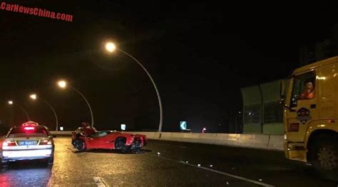 Ferrari Laferrari Crash 6 Carzoom