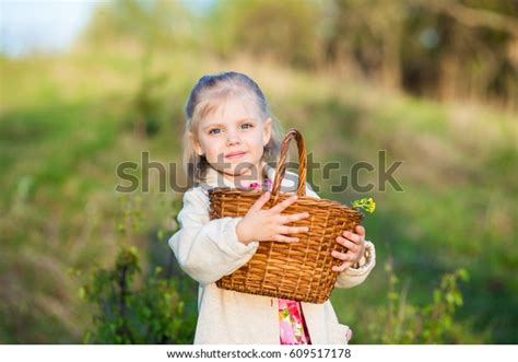 Cute Little Blonde Blueeyed Girl Age Stock Photo Edit Now 609517178