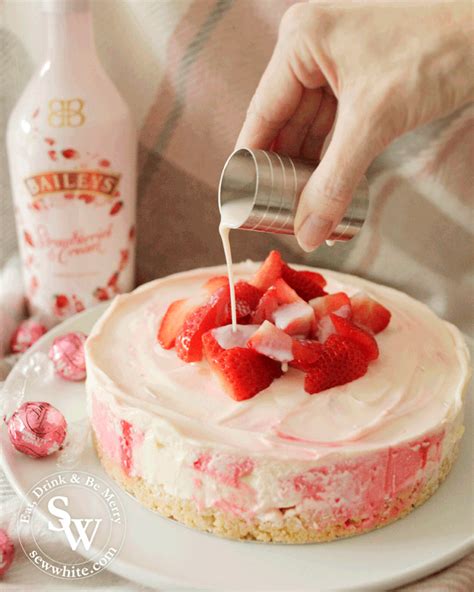 strawberries and cream cheesecake no bake recipe