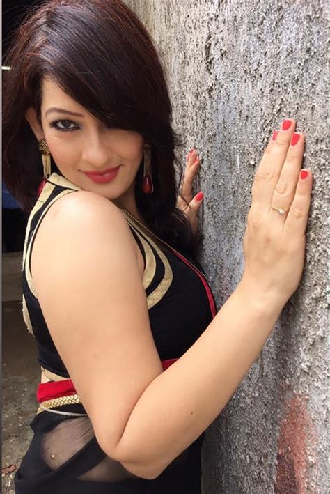 Falguni Rajani Looks Stunning In Black Saree See Gulfam Kali Raise The Temperature With Her
