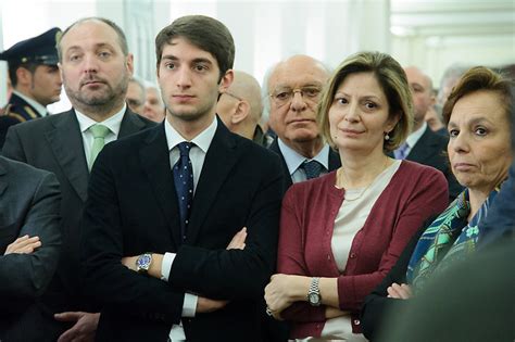 Nicola molteni difende il suo leader e sostiene che se salvini andrà a processo allora ugual anche lamorgese lasciò i migranti in mare, ma per lei nessun processo, dice il deputato nicola molteni. La cerimonia in memoria di Nicola Calipari | Polizia di Stato