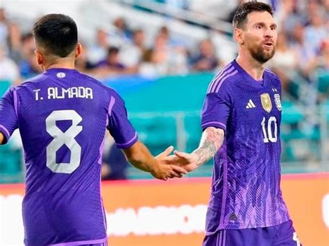 thiago almada al mundial de qatar los elogios de messi cuando debutó en la selección argentina