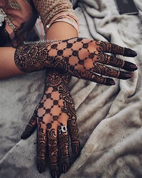Stunning Henna Design By Sararamehndi Love The Filled Tips In This