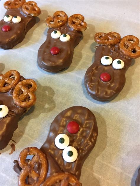 Nutter butter cookies are dipped into chocolate and decorated with marshmallows to form the penguins body and faces. Nutter Butter Reindeer Cookies | Recipe | Cookies recipes christmas, Nutter butter dessert ...
