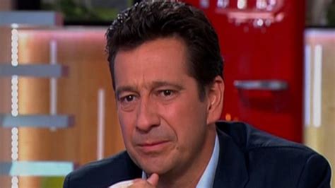 After taking on the role of police officer in the tv movie noir comme neige, broadcast this wednesday, november 17 on france 2, laurent . Laurent Gerra en tournage à Lyon