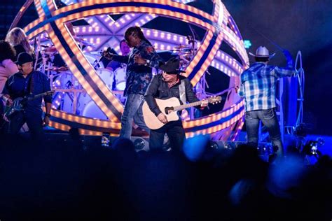 Garth Brooks Remarkable Rise In Las Vegas From Showroom To Stadium