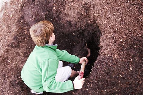 Kid Digging Hole Itb Insider