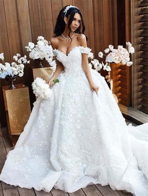 But why i decided to share such gowns now is that they are a hot trend, and more and more brides choose them. Elegant Off-the-Shoulder 2020 Wedding Dresses | Princess ...