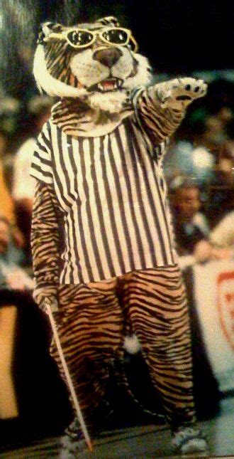 Lsu Tigers Mascot Mike The Tiger Masquerades As A Blind Referee Lsu