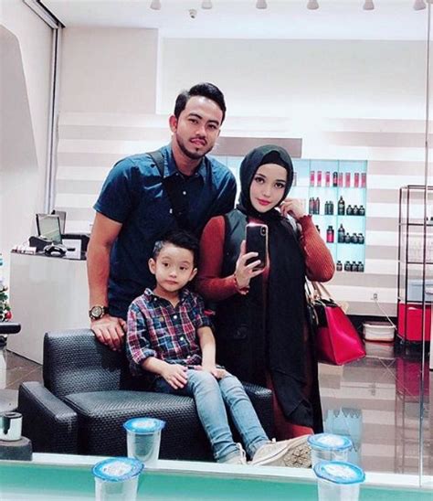 Usahawan kosmetik, joy revfa selamat melangsungkan pertunangan dengan rakan kongsi perniagaannya di shah alam, semalam. 8 FOTO: Joy Revfa Kini Bahagia, Tayang Kekasih Baru ...
