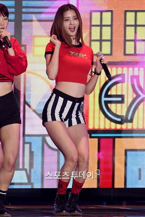 Netizens Name This Idol As Best Figure Maknae Daily Korean Showbiz News
