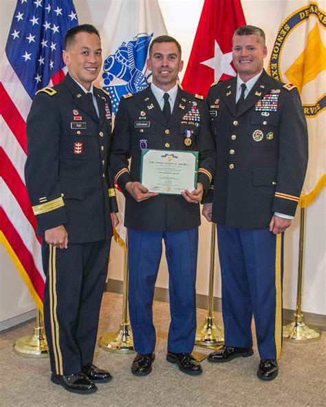 Us Army Corps Of Engineers Soldier Receives Soldiers Medal Us