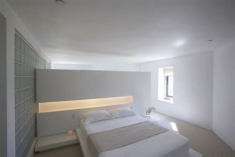 Testata letto in cartongesso parete del. Minimalist Tower Home Master Bedroom 1 | Interior Design ...