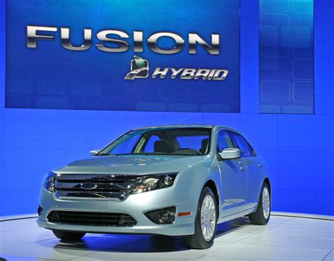 2010 Ford Fusion Hybrid Review A Serious Hybrid From Detroit