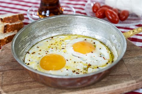 Sahanda Yumurta Tarifi Nasıl Yapılır Resimli Anlatım Yemek com