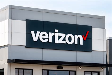 Is an american multinational telecommunications conglomerate and a corporate component of the dow jones industri. Verizon Debuts Visa Credit Card With Rewards | PYMNTS.com