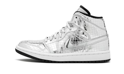 Stadium Goods - The Latest Sneakers & Premium Streetwear | Latest jordan shoes, Jordan 1 mid ...