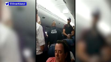 Police Break Up Fight Between Passengers On Delta Flight After 6 Hour