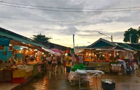 Küll kohalikud juba teavad, mis üritusi tasub asukohas brinchang broneerida. Best Night Markets In Phuket For Weekdays & Weekends (With ...
