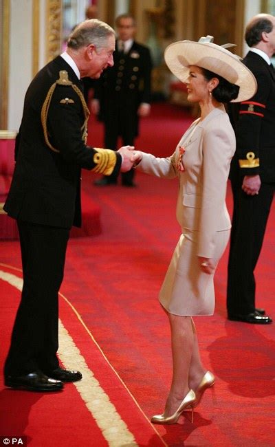 Catherine Zeta Jones Beams As She Is Honoured With Cbe From Prince Charles Daily Mail Online