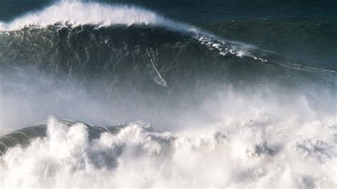 Surfer Conquers Monster 80 Foot Wave Sets World Record Abc7 Los Angeles
