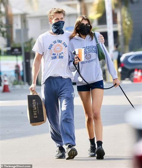 Kaia Gerber Gets A Warm Embrace From Beau Austin Butler As They Pick Up Groceries In Los Angeles