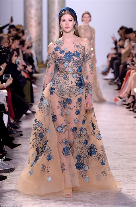 Elie Saab Wows With Fairytale Dresses At Paris Show Daily Mail Online