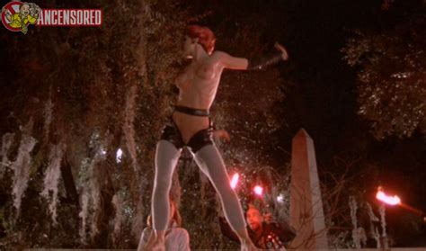 Naked Linnea Quigley In The Return Of The Living Dead