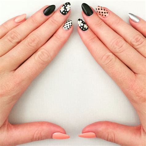 Polka Dots Daisies Nail Art Manicure And Pedicure Daisies Art Ideas