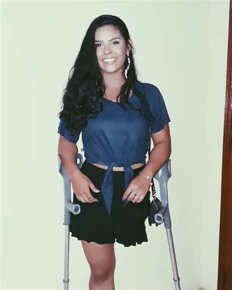 Девушки на костылях Amputee Woman On Crutches Page