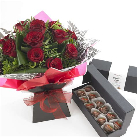 Send flowers' market fresh flowers delivery is all you need to mark any momentous occasion. Rose Bouquet With Chocolate Dipped Strawberries - Fruit ...