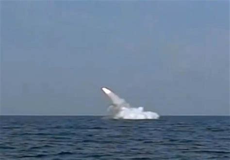 زیردریایی غدیر برای اولین بار از زیر آب موشک کروز شلیک کرد